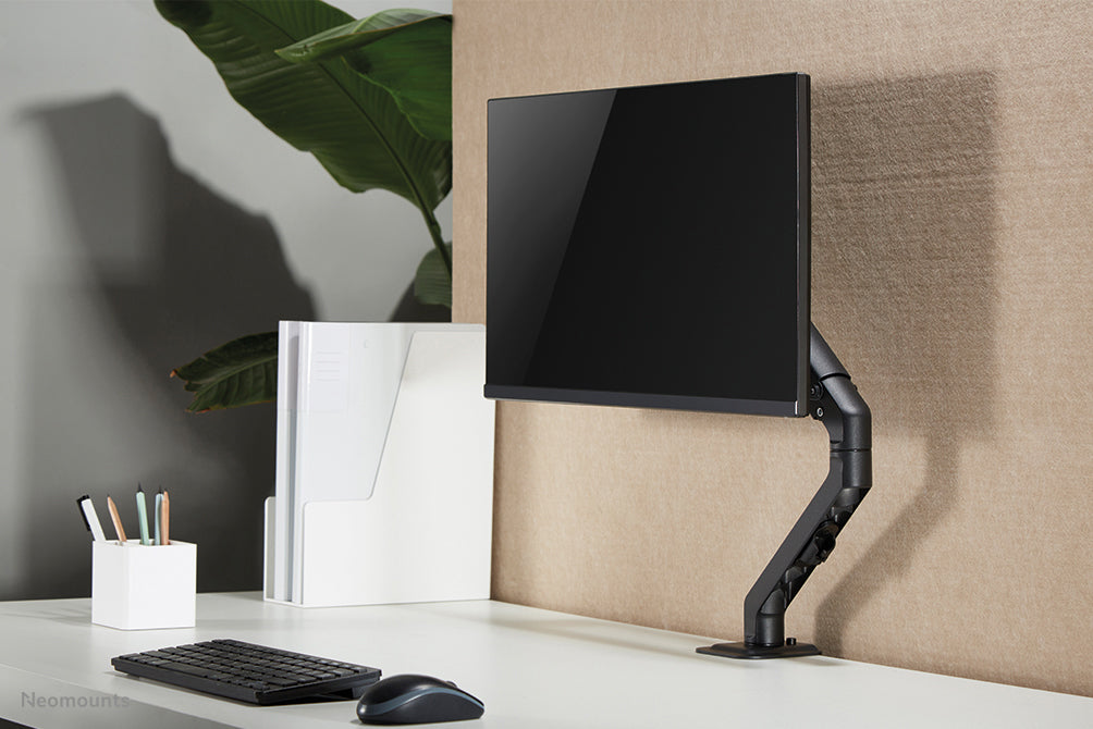 Neomounts FPMA-D650 zwart is een full motion bureausteun voor schermen t/m 27 (69 cm).