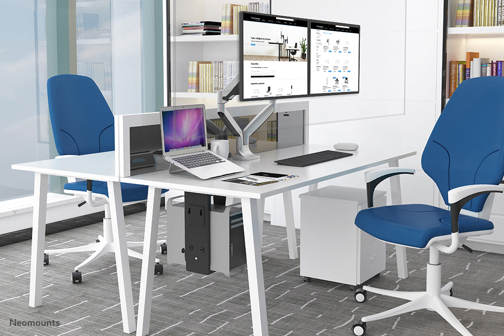 Neomounts NM-CPU100 zwart is een steun waarmee u een PC of thin client aan het bureau bevestigt.