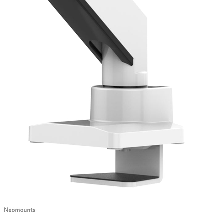 Neomounts NM-D775DX3 wit is een gasgeveerde bureausteun met crossbar en hendel voor flat screens t/m 27 inch (68,6 cm).