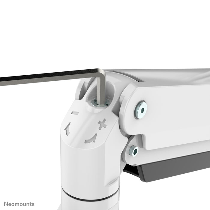 Neomounts NM-D775DX3 wit is een gasgeveerde bureausteun met crossbar en hendel voor flat screens t/m 27 inch (68,6 cm).