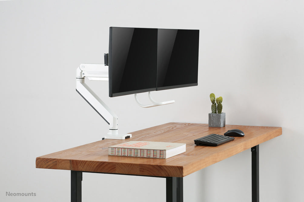 Neomounts NM-D775DX wit is een gasgeveerde bureausteun met crossbar en hendel voor flat screens t/m 32 inch (81 cm).