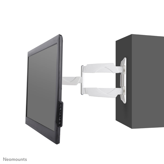 Neomounts NM-W440 wit is een wandsteun met 3 draaipunten voor flat screens t/m 55 inch (140 cm).