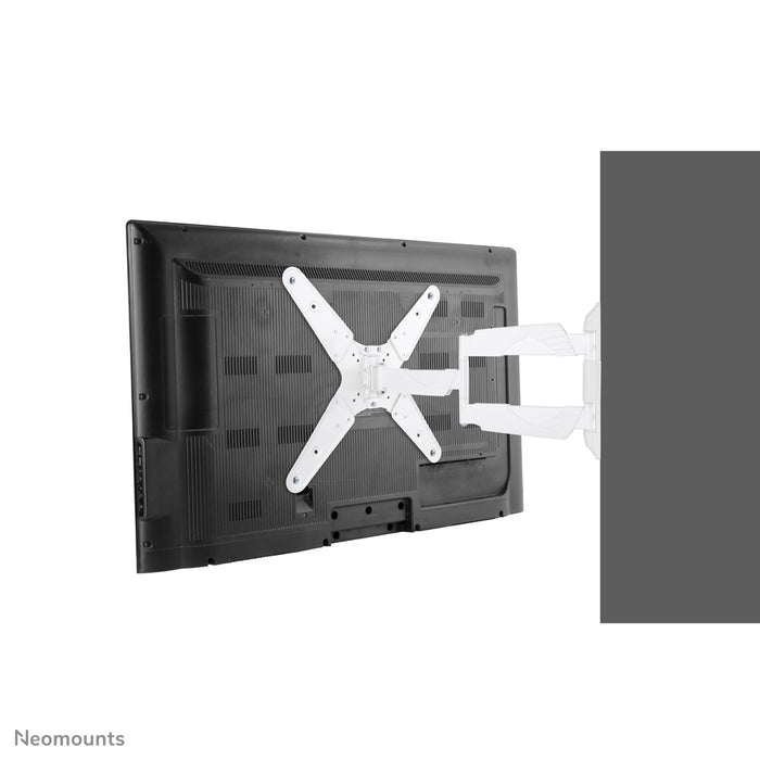 Neomounts NM-W440 wit is een wandsteun met 3 draaipunten voor flat screens t/m 55 inch (140 cm).