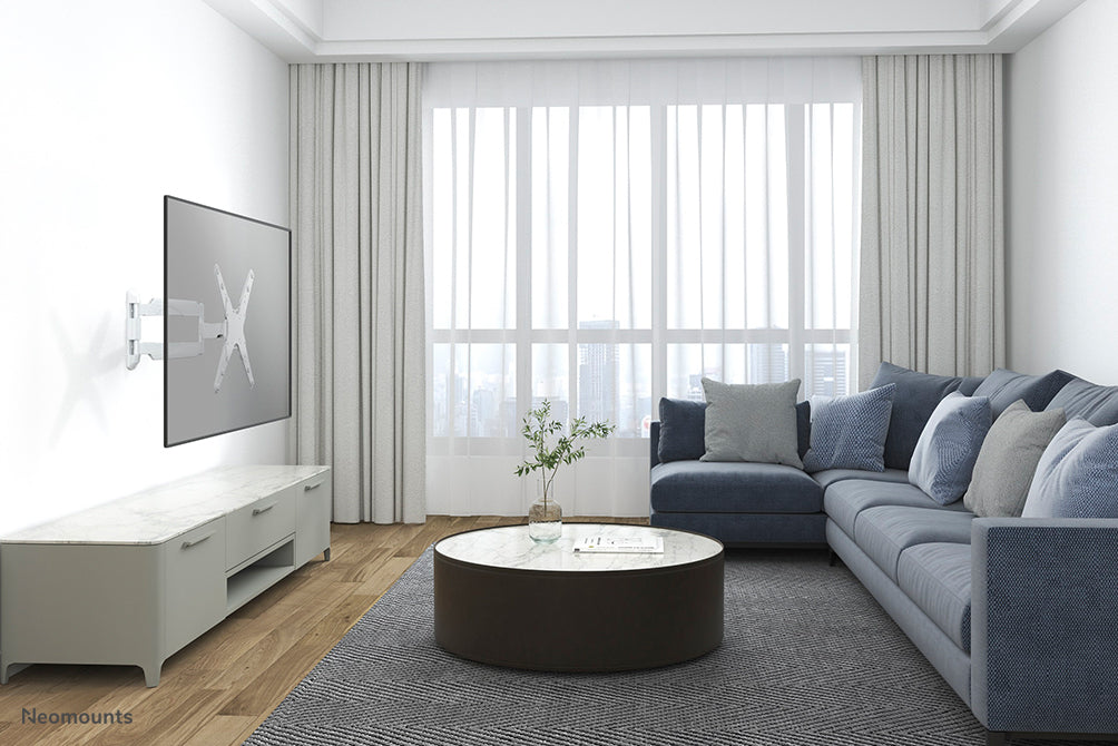 Neomounts NM-W440 wit is een wandsteun met 3 draaipunten voor flat screens t/m 55 inch (140 cm).
