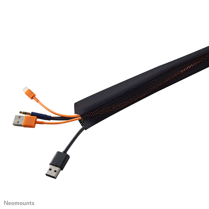 Neomounts NS-CS200 zwart is een kabelsok van 2 meter.