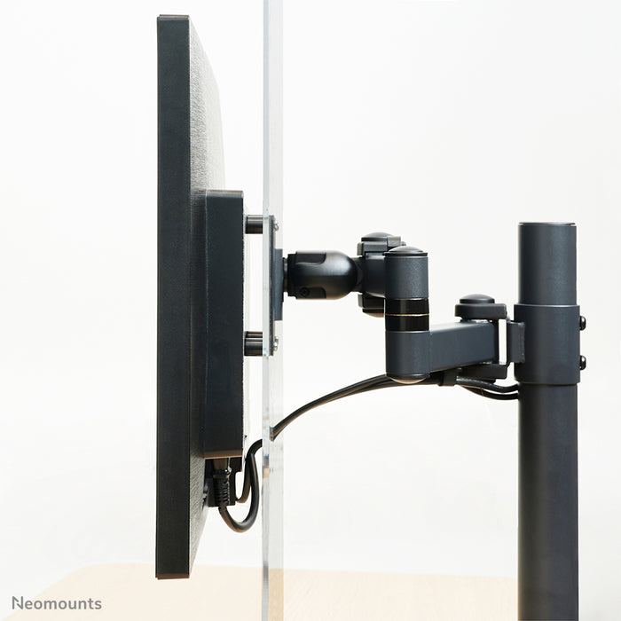 Neomounts NS-PLXPROTECT1 is een transparant scherm t.b.v. 1 flat screen en biedt afstandsbescherming op de werkvloer- Transparant acrylaat, 100% recyclebaar | PLXPROTECT van is geregistreerd als EU-Design patent |
