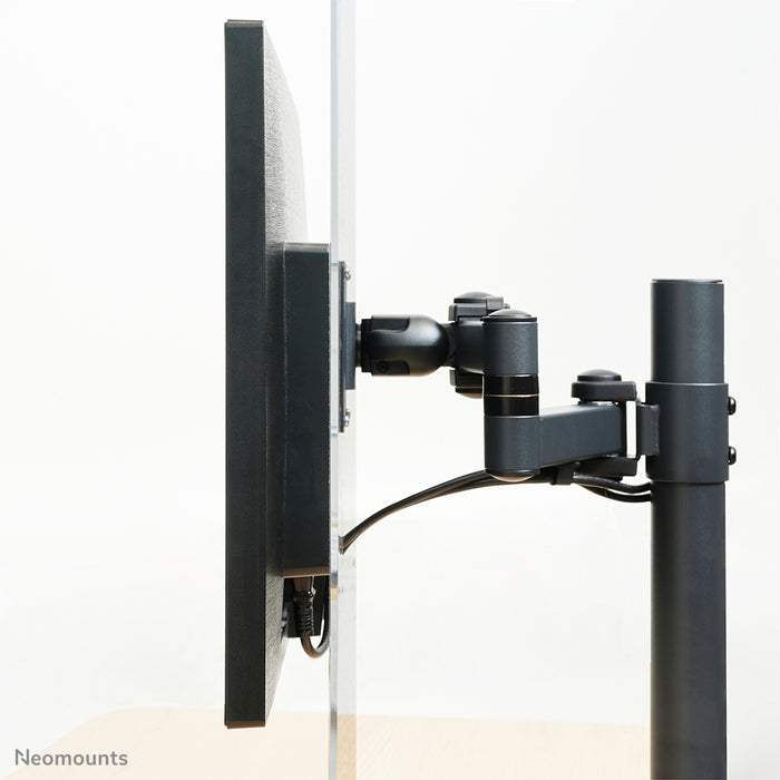 Neomounts NS-PLXPROTECT1 is een transparant scherm t.b.v. 1 flat screen en biedt afstandsbescherming op de werkvloer- Transparant acrylaat, 100% recyclebaar | PLXPROTECT van is geregistreerd als EU-Design patent |