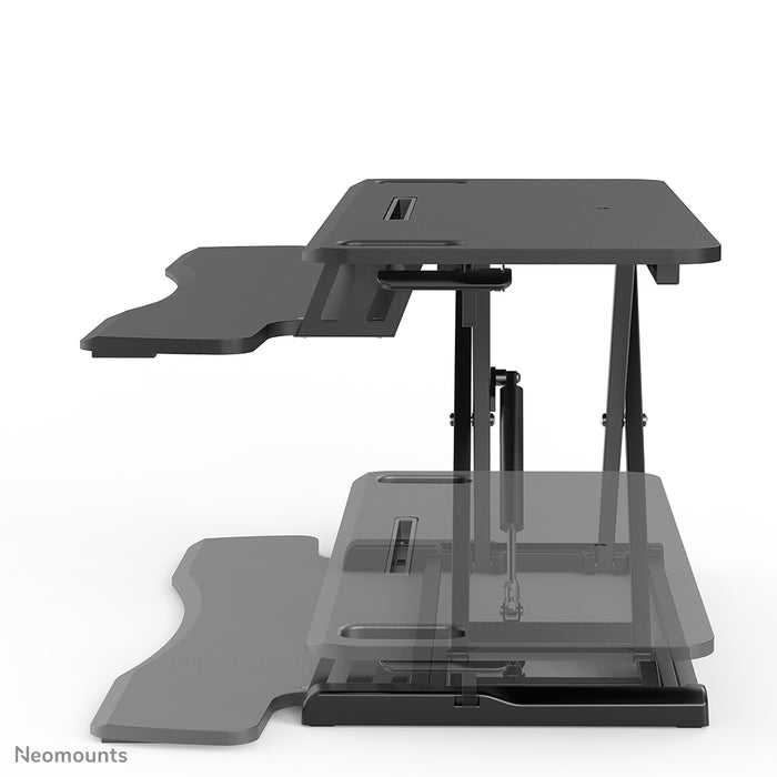 Neomounts zit-sta werkplek, model NS-WS300 zwart, transformeert een standaard werkplek in een gezonde zit-sta werkplek.