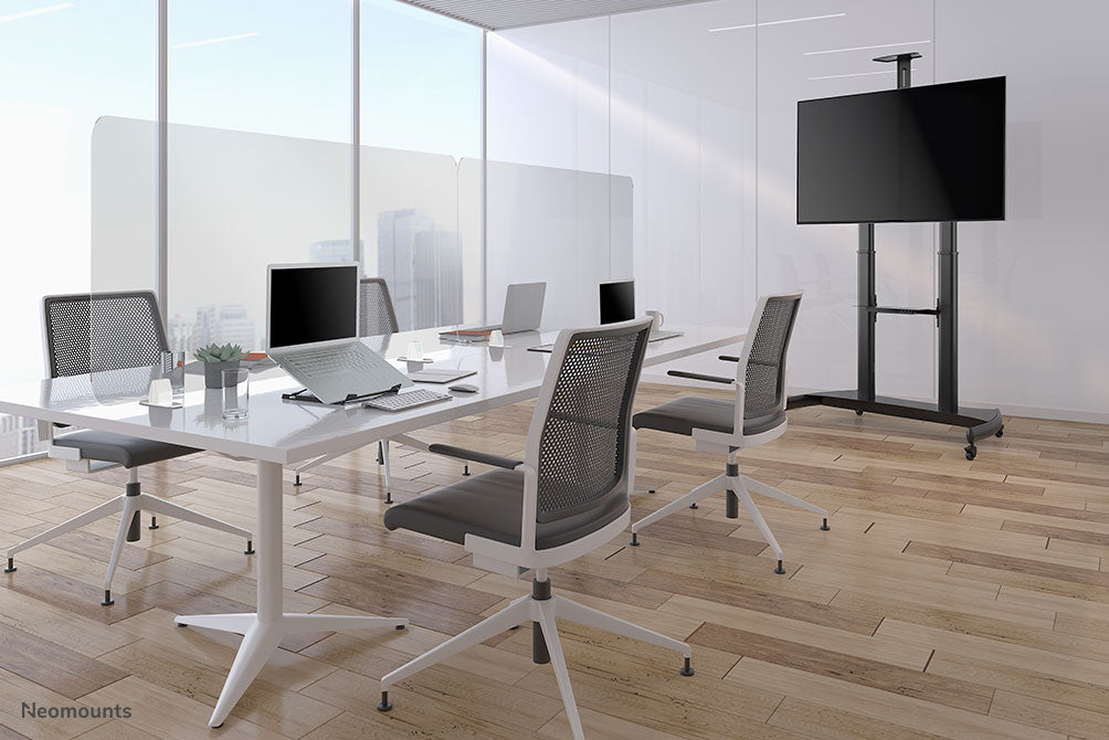 Neomounts PLASMA-M1950E is een verrijdbaar meubel voor flat screens t/m 100 inch (254 cm). Incl. laptop plateau.