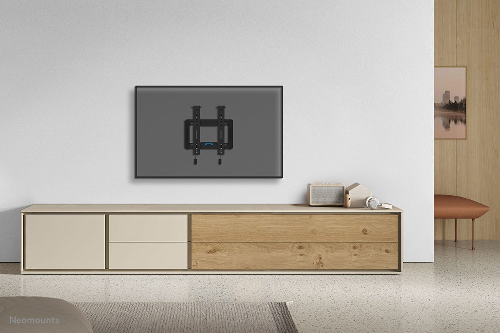 Neomounts WL35-550BL12 kantelbare wandsteun voor 24-55 inch schermen - Zwart